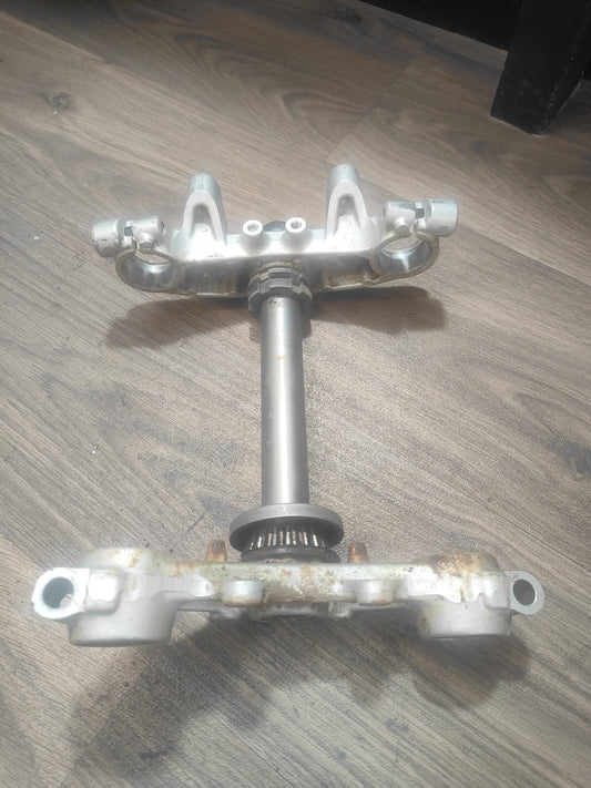 Yamaha TTR110 triple clamp