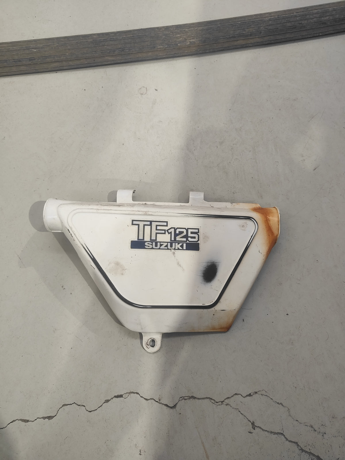 Suzuki TF125 Right Side panel