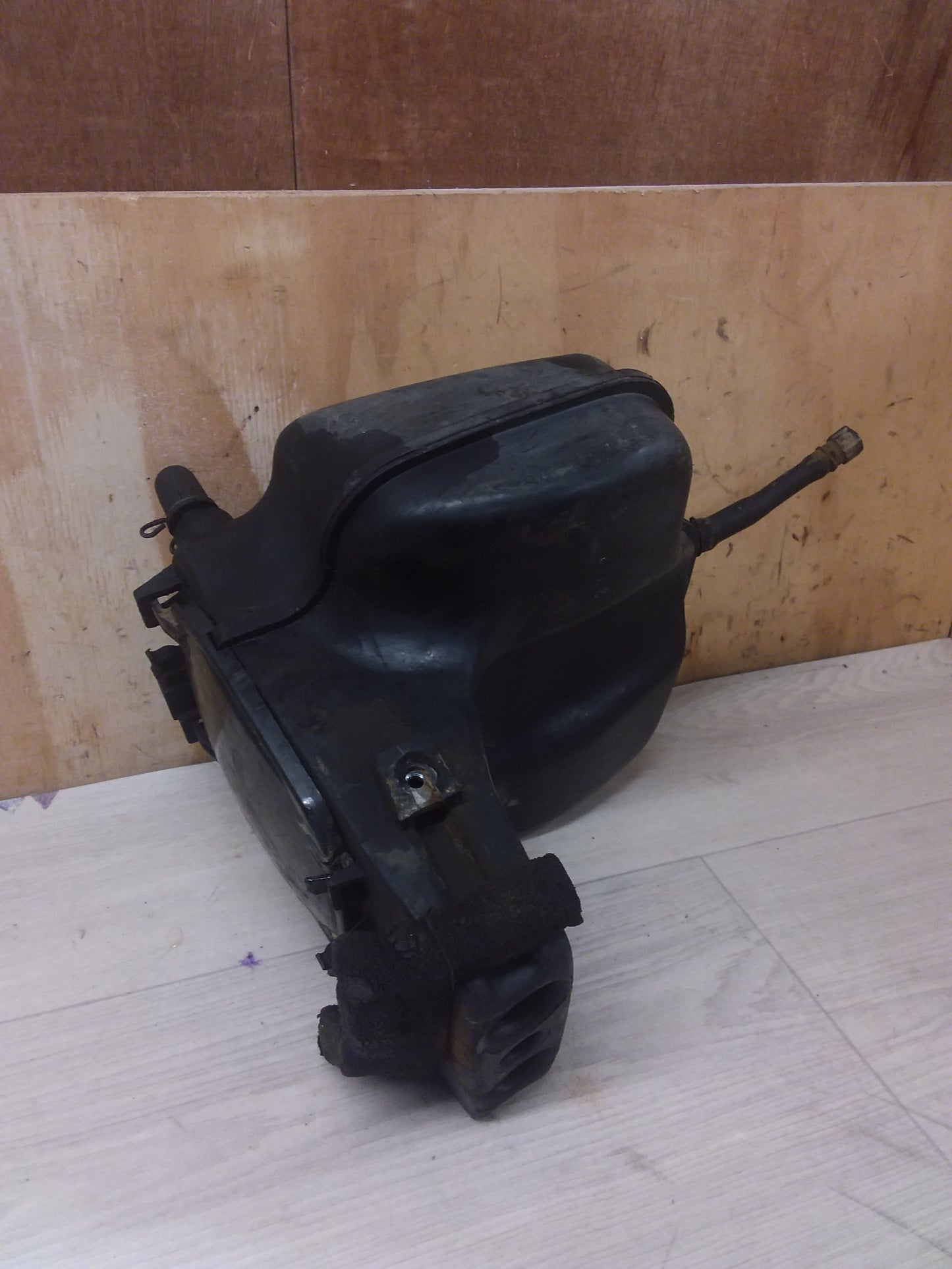 Suzuki DR200 Airbox