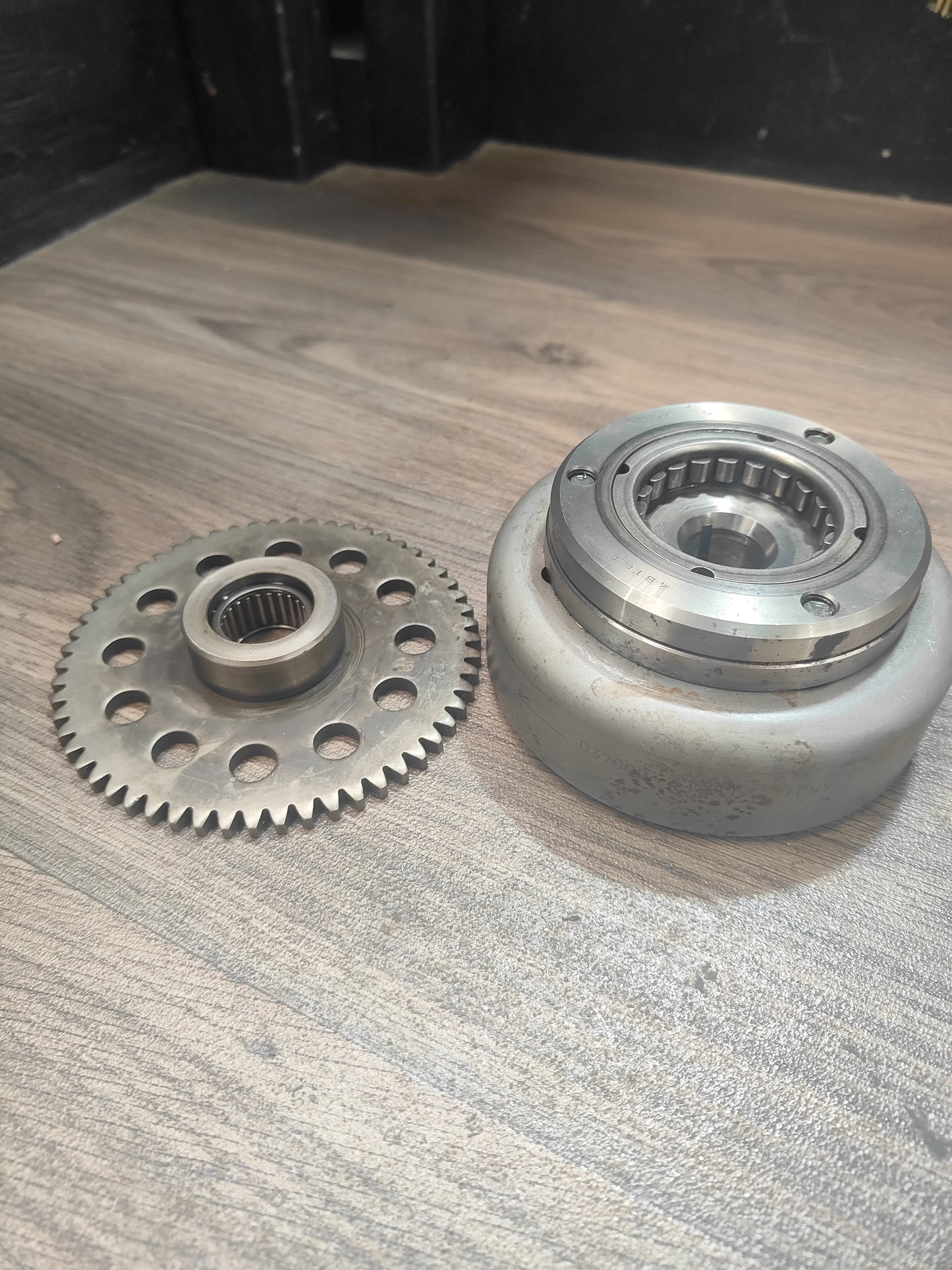 Suzuki DR200 Flywheel and Starter Clutch