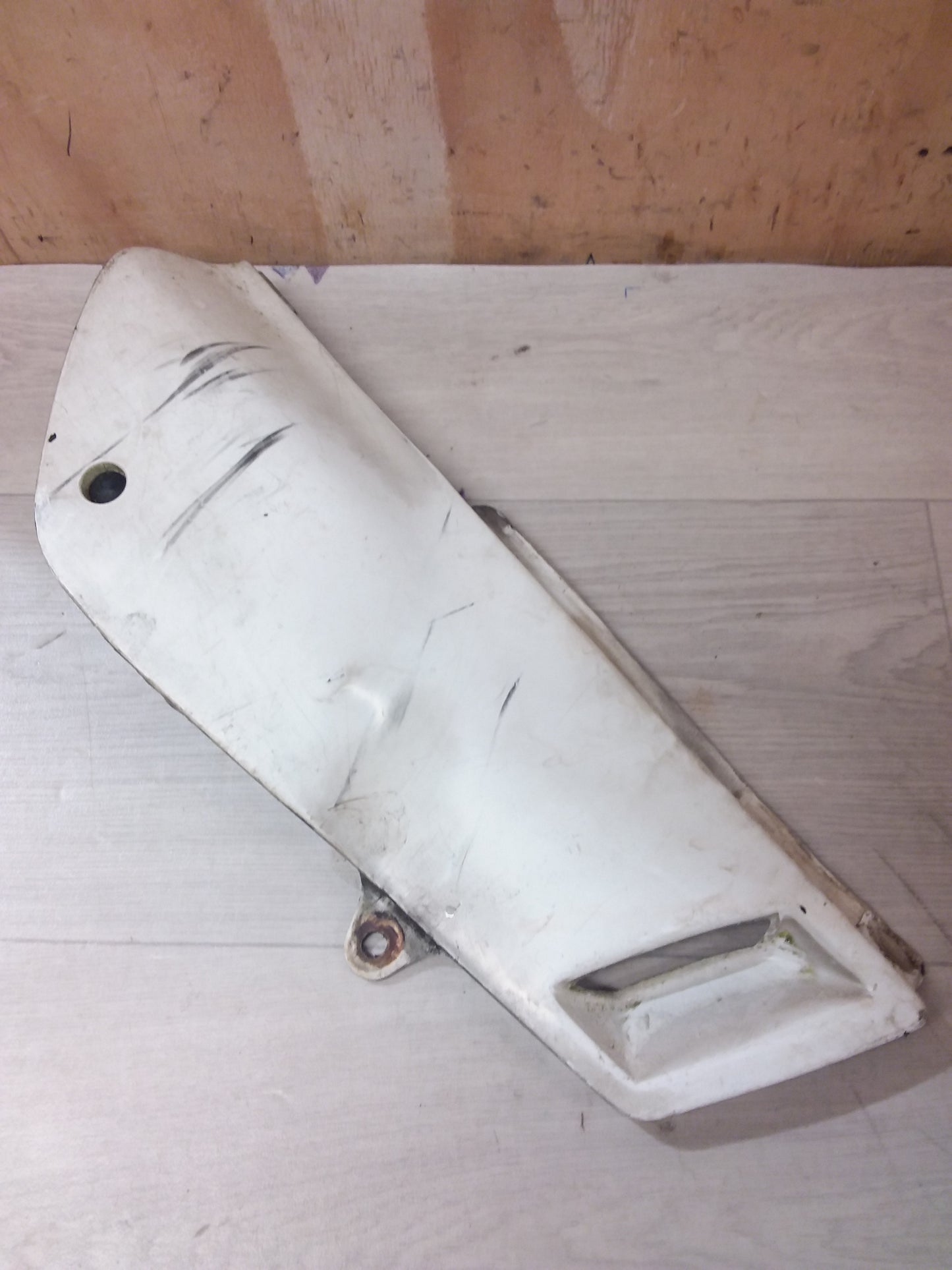 Suzuki DR200 Side plastic