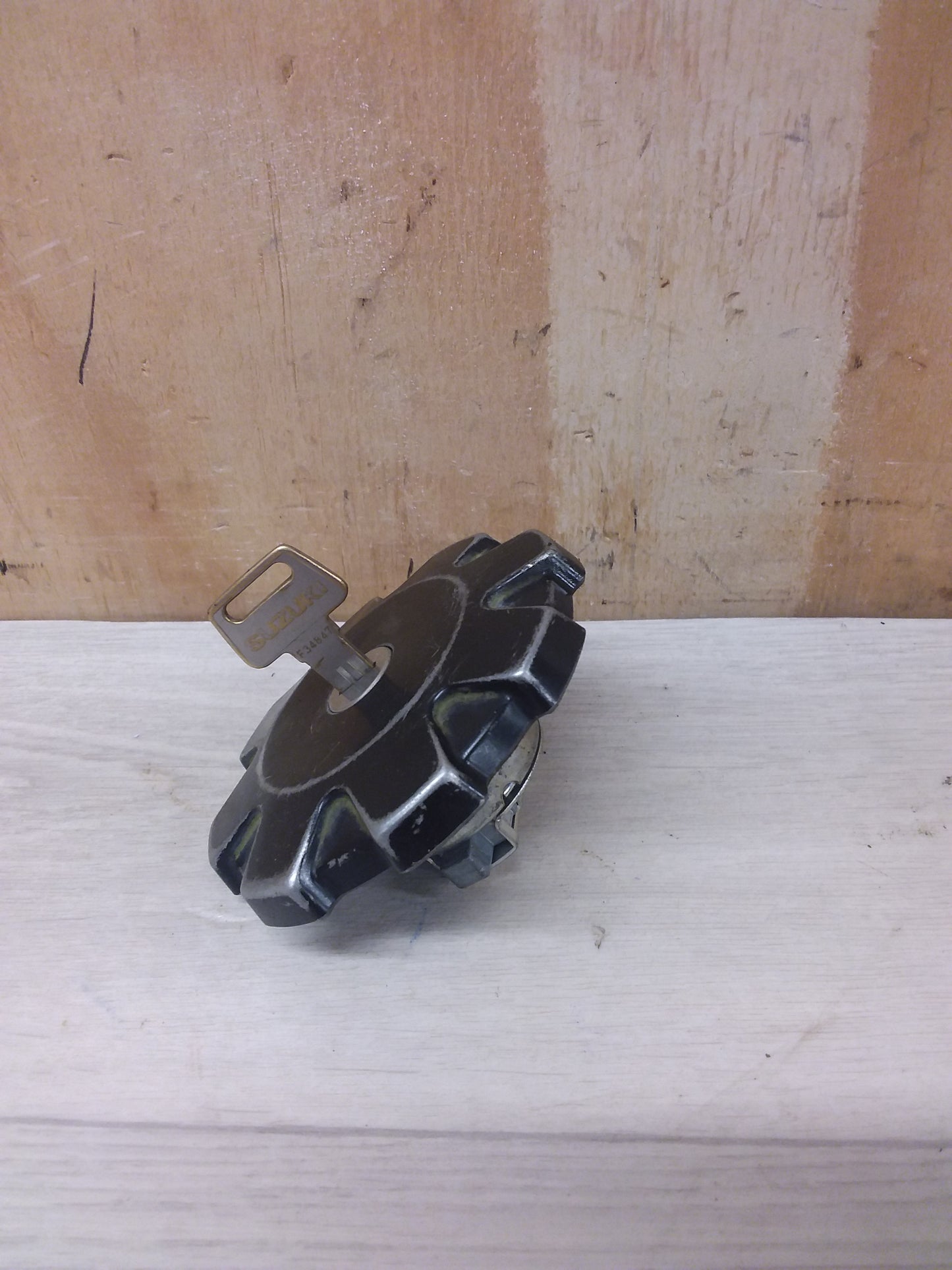 Suzuki DR200 Gas cap