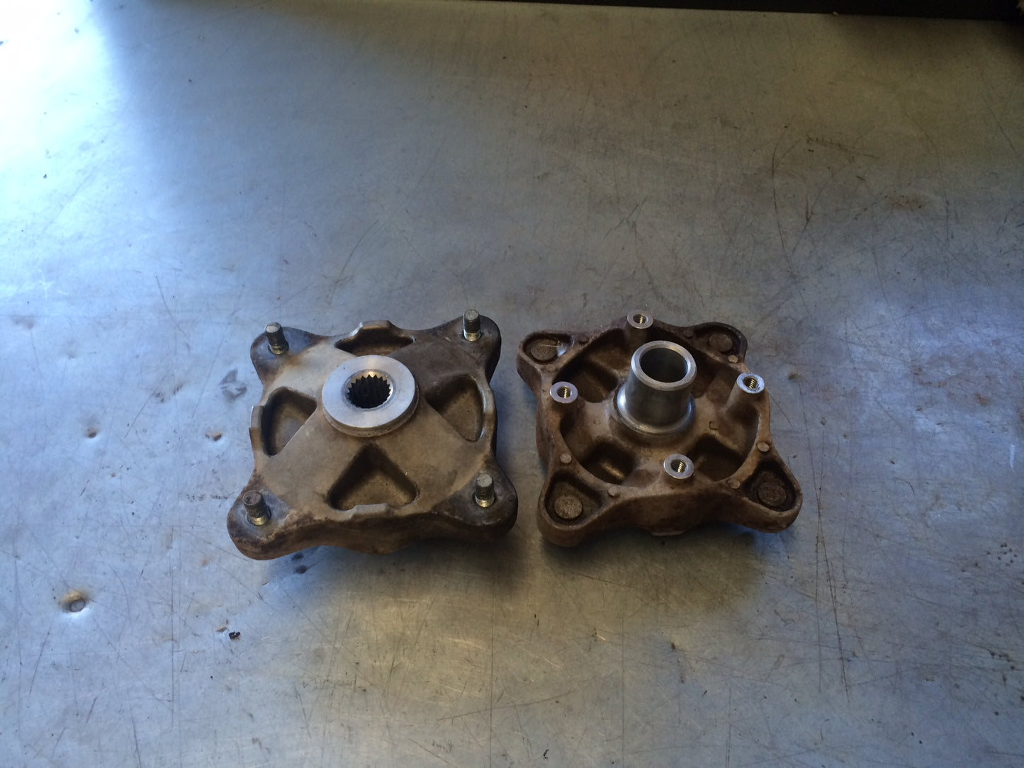 Polaris Magnum 500 Hubs