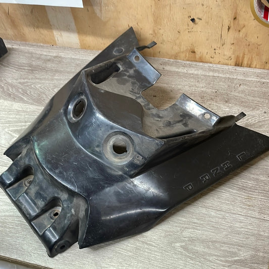 Can Am Outlander 400 Centre Plastic