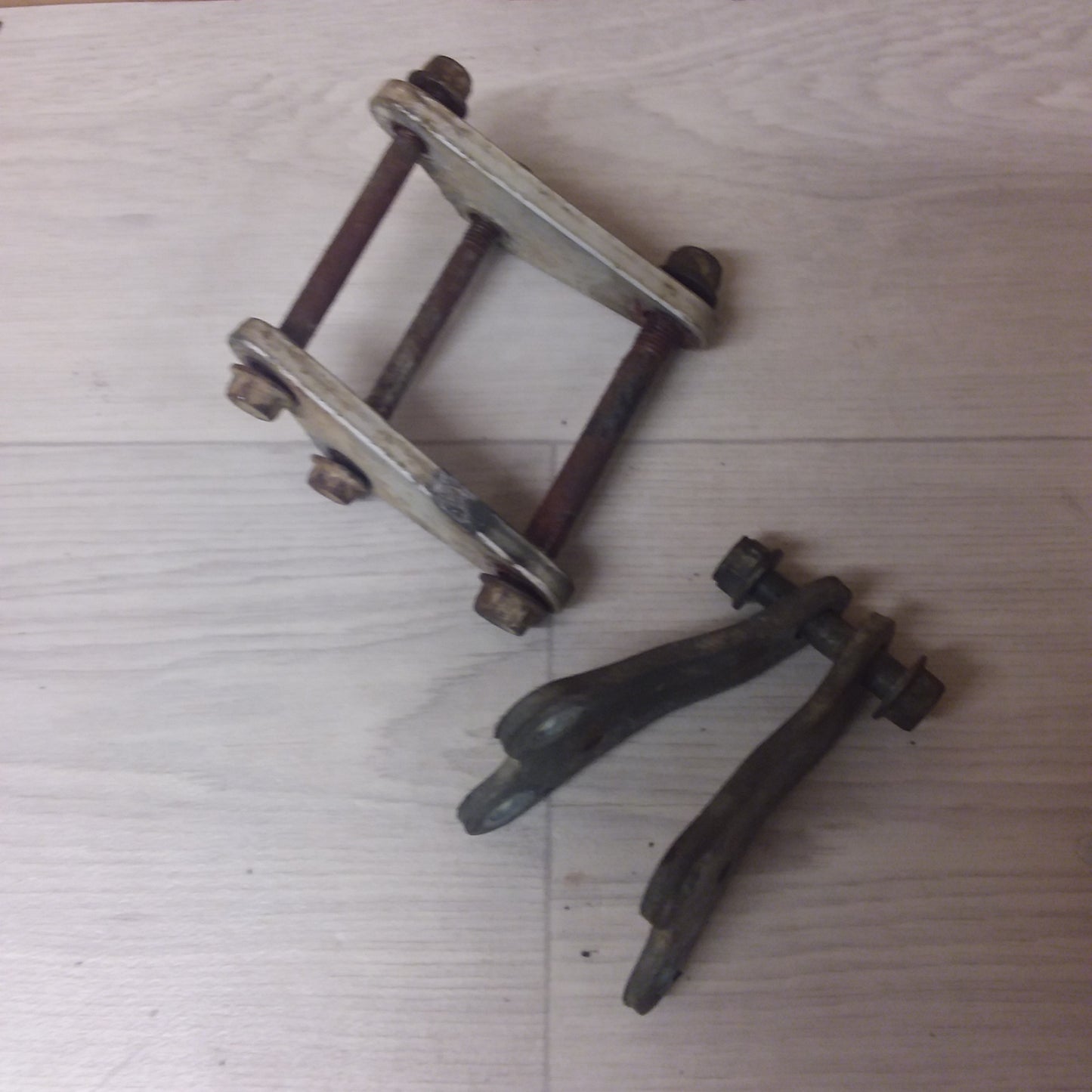 2007 Suzuki DRZ400E engine mounts