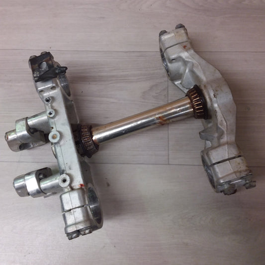 2007 Suzuki DRZ400E triple clamp