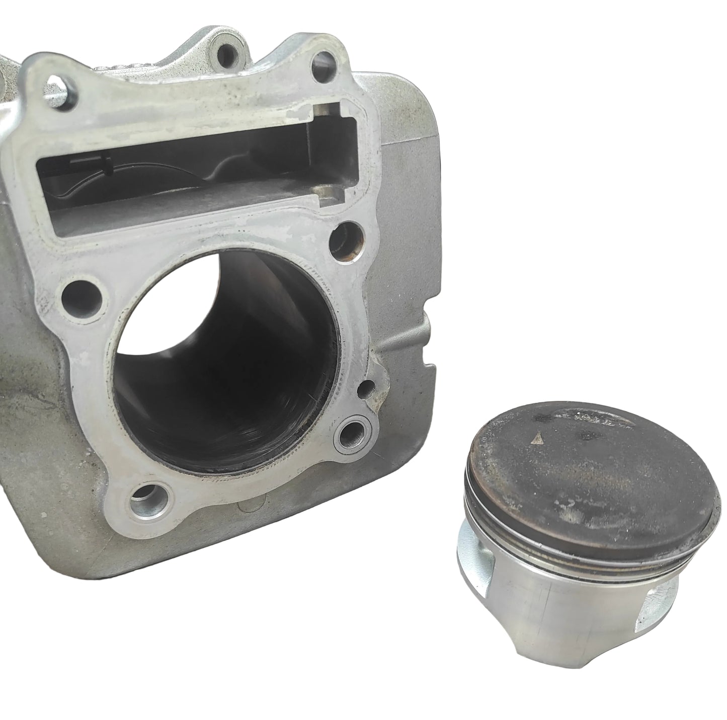 Suzuki DR200 Cylinder & Piston
