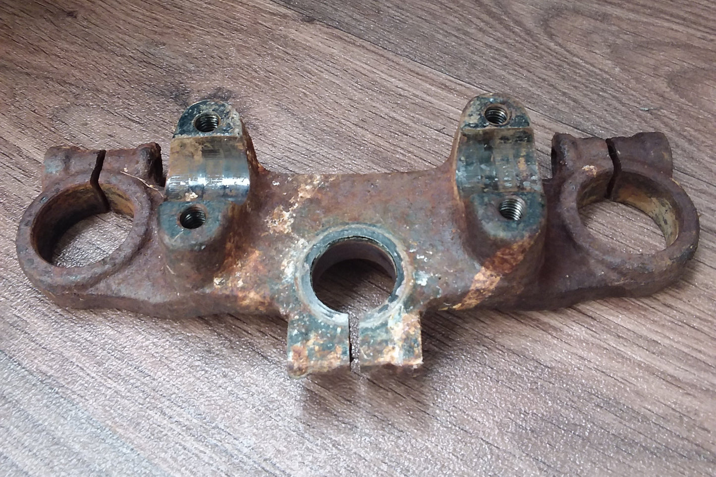 Yamaha AG100 Upper Triple Clamp