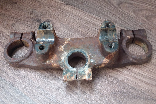 Yamaha AG100 Upper Triple Clamp
