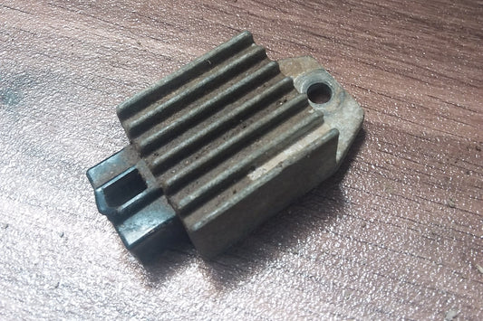 Yamaha AG100 Voltage Regulator