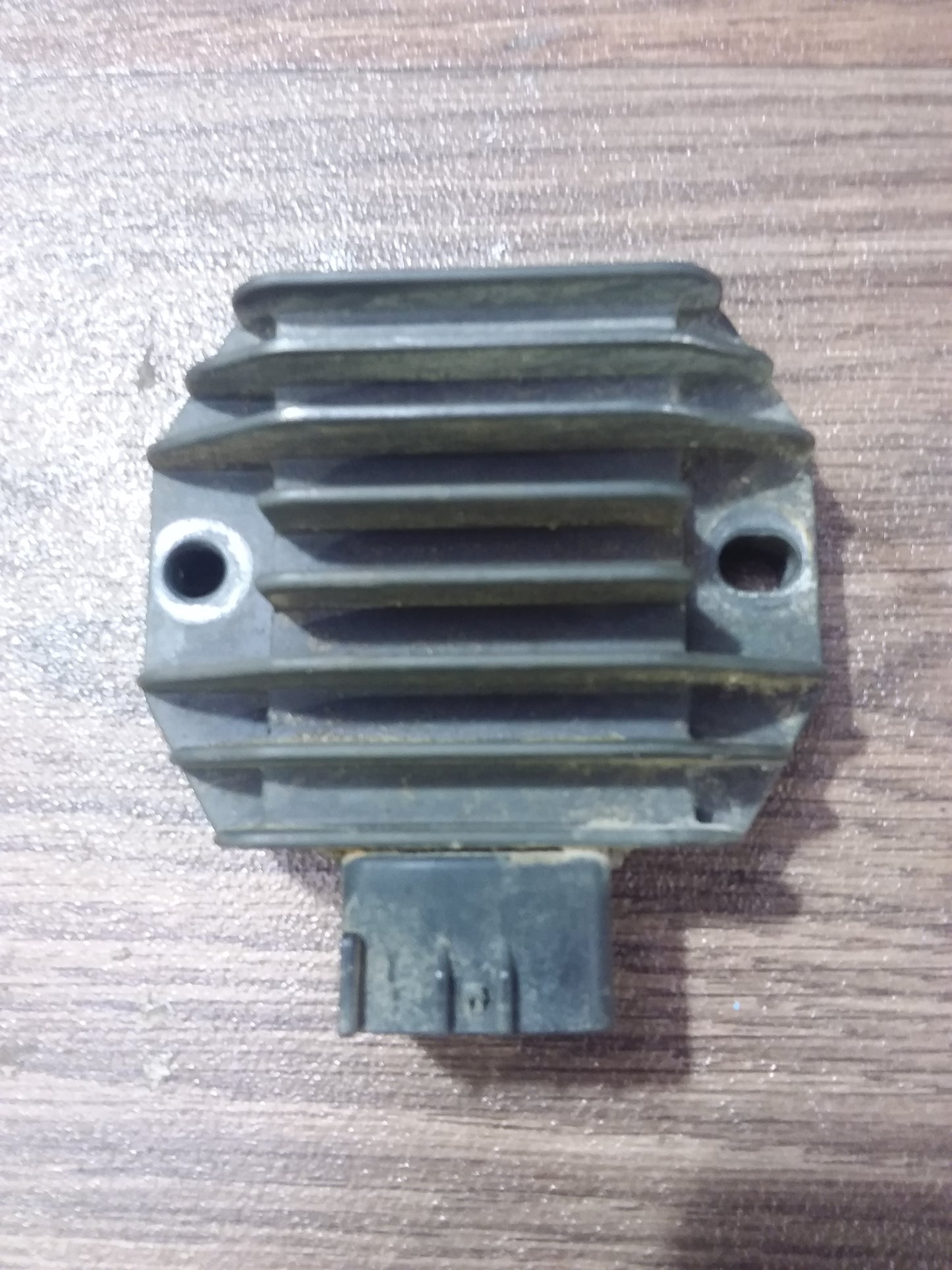 Suzuki LTA 400 Eiger Regulator / Rectifier