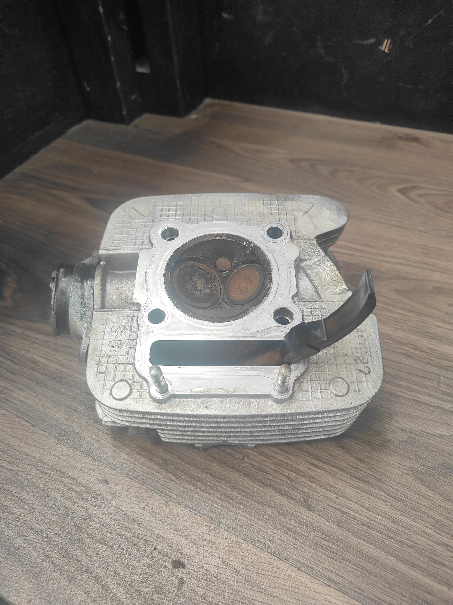 Suzuki DR200 Cylinder Head