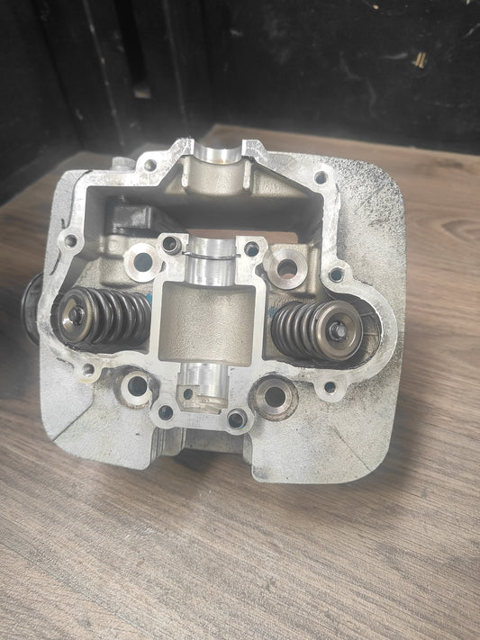 Suzuki DR200 Cylinder Head