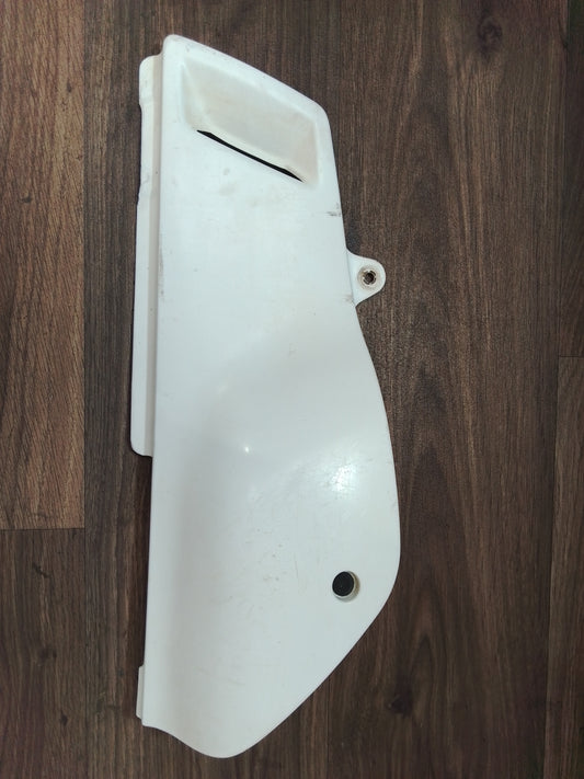 Suzuki DR200 side panel (right(