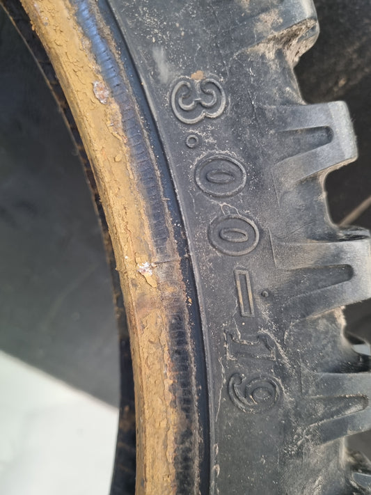 Chen Shin 300-19 Tyre