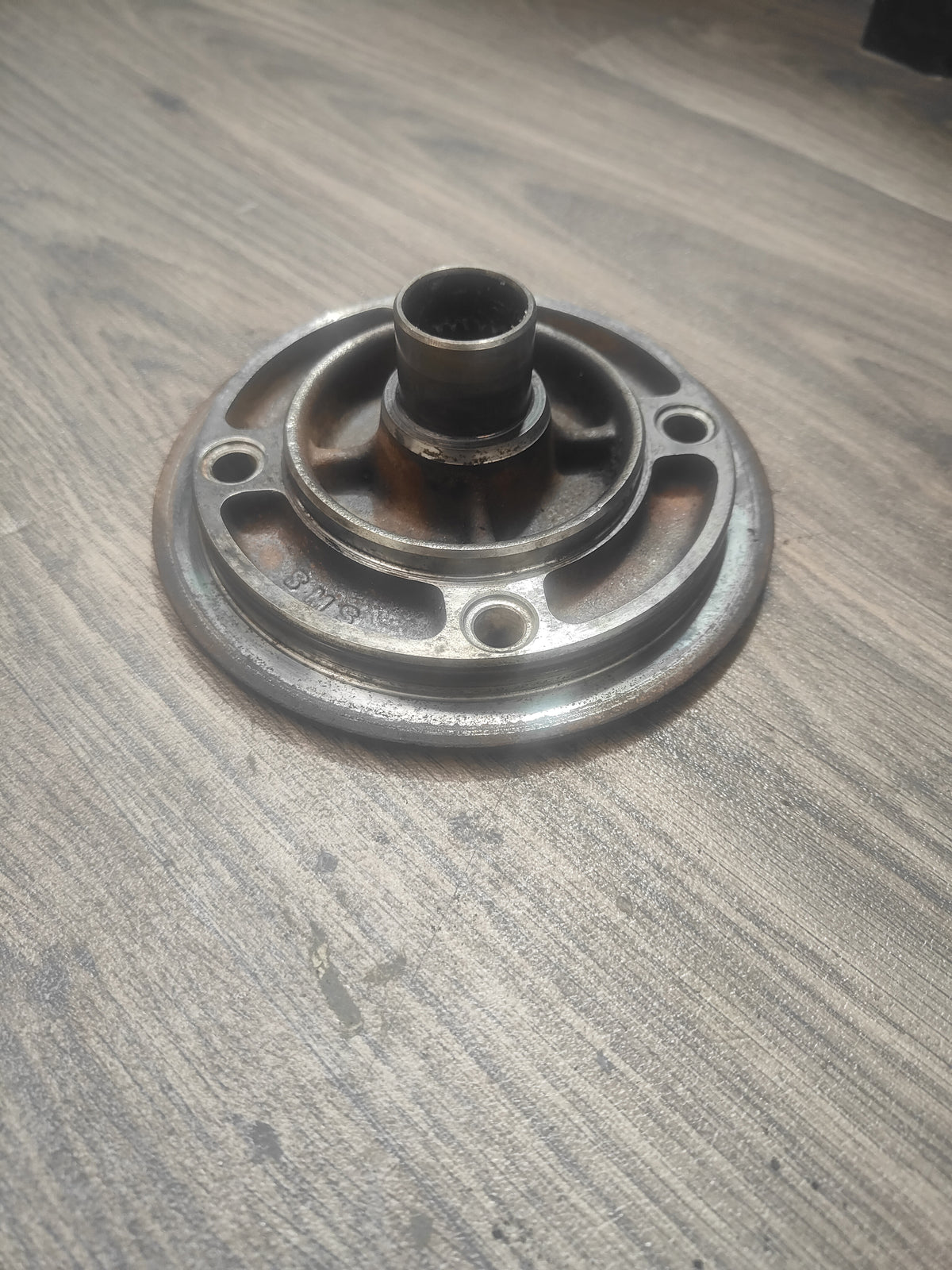 Susuki KingQuad 400 right rear hub