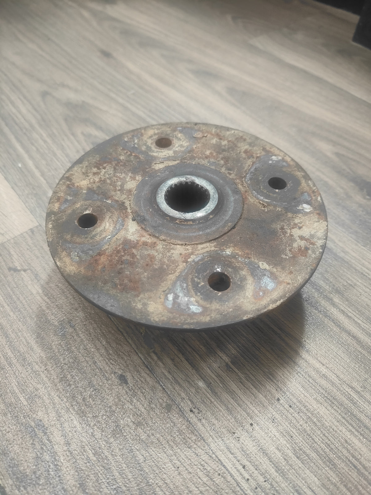 Susuki KingQuad 400 right rear hub
