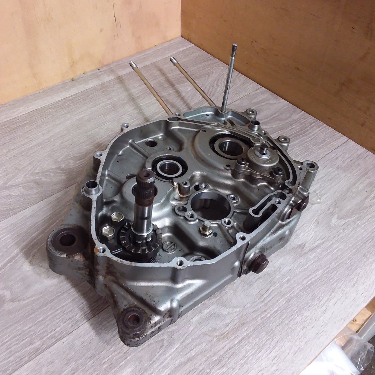 Suzuki DR200 right side centre casing