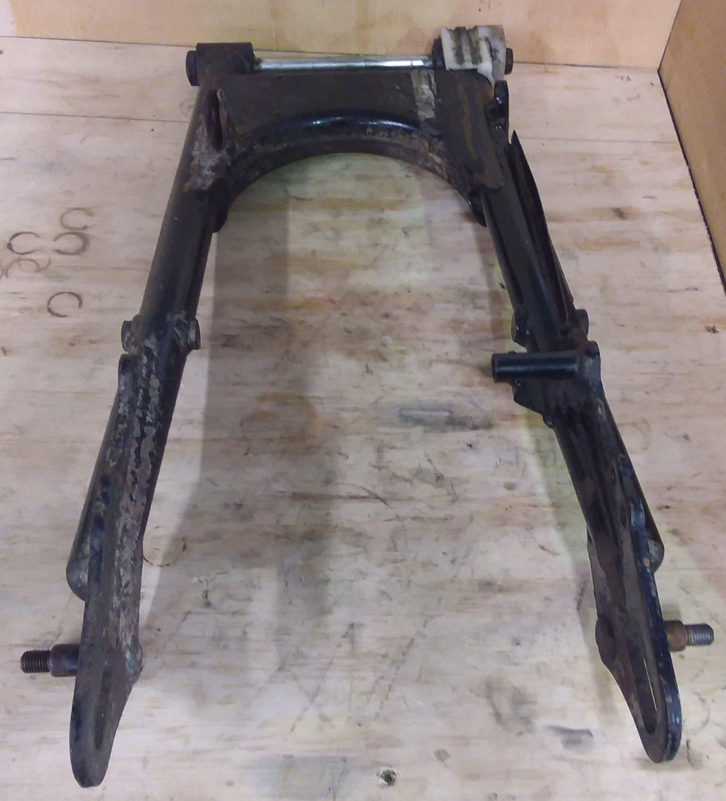 Yamaha AG100 Rear Swing Arm