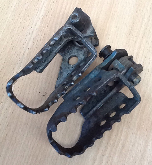 Yamaha YZ85 Foot Pegs